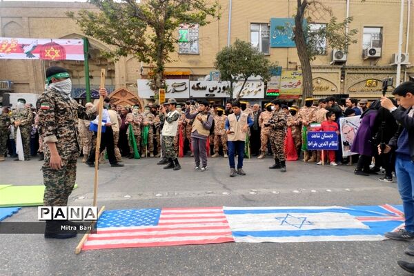راهپیمایی مردم نیشابور در روز ۱۳ آبان