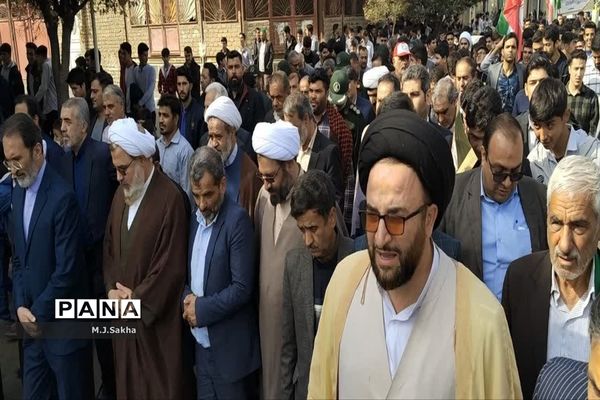 تجدید میثاق مردم جعفریه قم با آرمان‌های انقلاب در راهپیمایی13 آبان