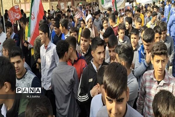 تجدید میثاق مردم جعفریه قم با آرمان‌های انقلاب در راهپیمایی13 آبان