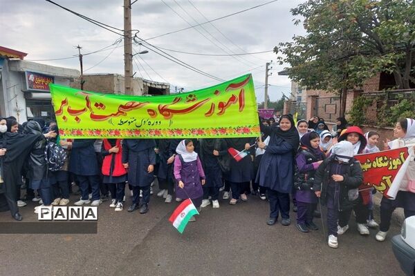 حضور دانش‌آموزان طارمی در راهپیمایی ۱۳آبان