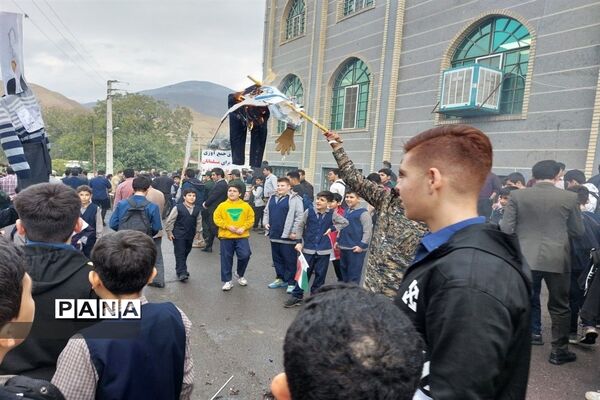 حضور دانش‌آموزان طارمی در راهپیمایی ۱۳آبان