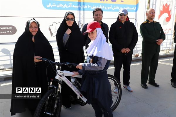 همایش بزرگ کوه‌روی دانش‌آموزان گرامیداشت روز دانش‌آموز و  ۱۰ هزار شهید استان آذربایجان شرقی