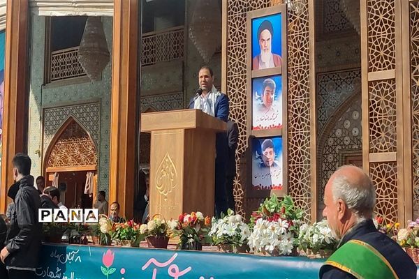 حضور 12 هزار نفر از دانش‌آموزان در حرم مطهر شاهچراغ (ع)