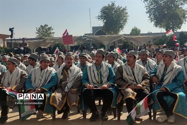 حضور 12 هزار نفر از دانش‌آموزان در حرم مطهر شاهچراغ (ع)