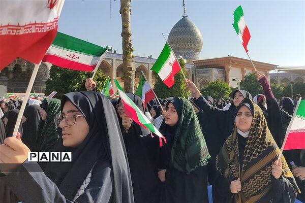 اجتماع چند هزار نفری دانش‌‌آموزان در حرم شاهچراغ (ع)