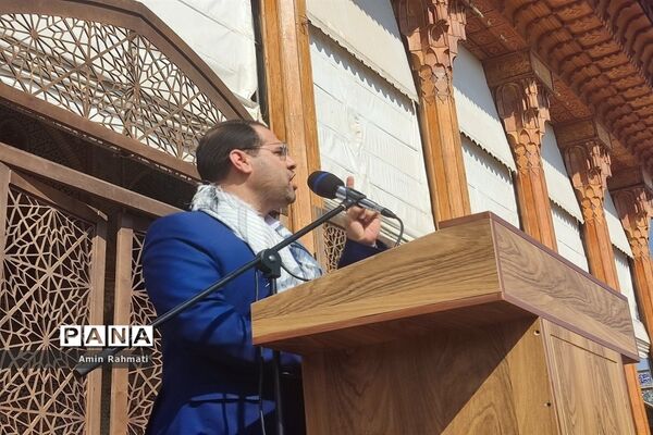 امضای‌ نامه به نوجوانان فلسطینی توسط دانش‌آموزان شیرازی در یادواره شهدای دانش‌آموز