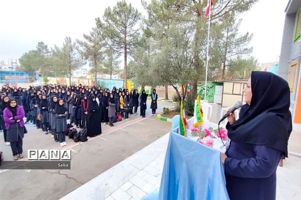 نواختن زنگ فرهنگ عمومی در دبیرستان شاهد مطهره کاشمر