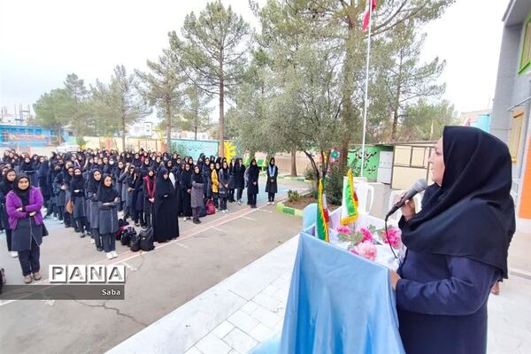 نواختن زنگ فرهنگ عمومی در دبیرستان شاهد مطهره کاشمر
