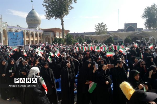 دانش‌آموزان با شهدای دانش‌آموز یک دل شدند