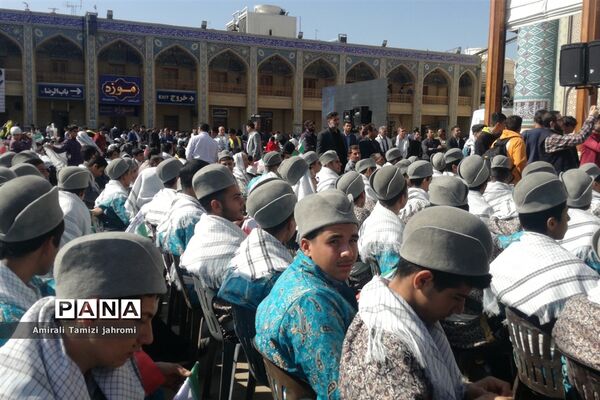 دانش‌آموزان با شهدای دانش‌آموز یک دل شدند