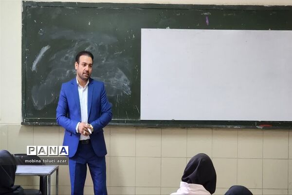 آیین گرامیداشت هفته دانش‌آموز در آموزشگاه متانت
