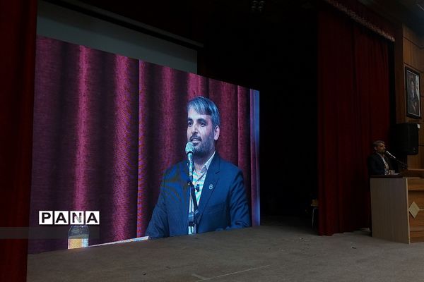 آیین تجلیل از قهرمانان و مدال‌آوران عرصه ورزش دانش‌آموزان پسر شهرستان‌های تهران