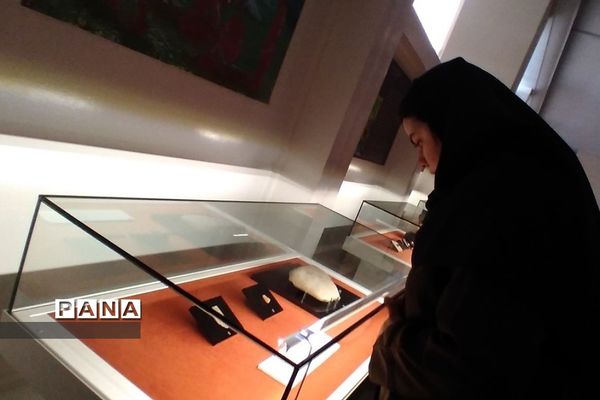 بازدید دانش‌آموزان هنرستان مبتکران رودهن از موزه ملی