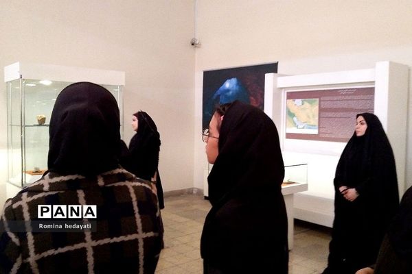بازدید دانش‌آموزان هنرستان مبتکران رودهن از موزه ملی