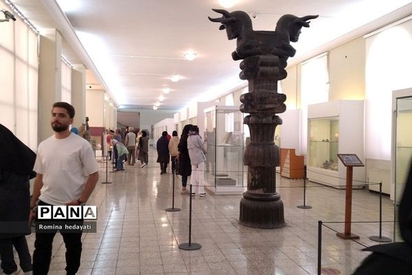 بازدید دانش‌آموزان هنرستان مبتکران رودهن از موزه ملی