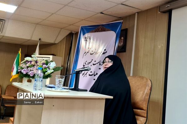 انسیه خزعلی در جمع دانش‌آموزان فرهیخته منطفه ۱۳