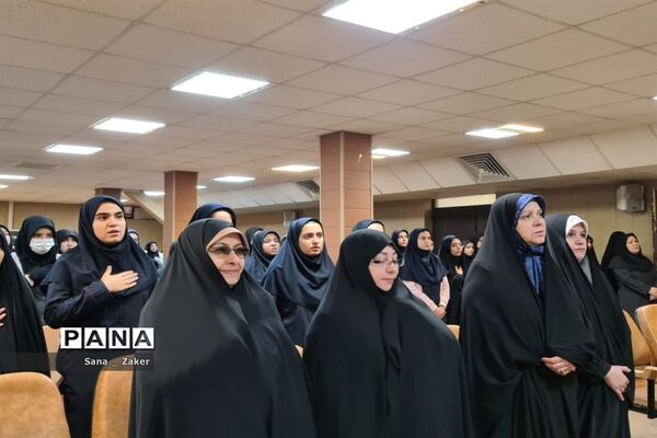 انسیه خزعلی در جمع دانش‌آموزان فرهیخته منطفه ۱۳