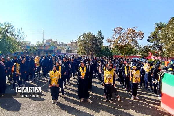 دهه دانش‌آموز فرصتی برای برپایی جشن‌های مختلف در مدارس