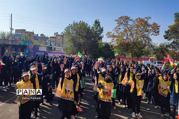 دهه دانش‌آموز فرصتی برای برپایی جشن‌های مختلف در مدارس