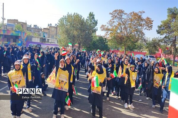 دهه دانش‌آموز فرصتی برای برپایی جشن‌های مختلف در مدارس