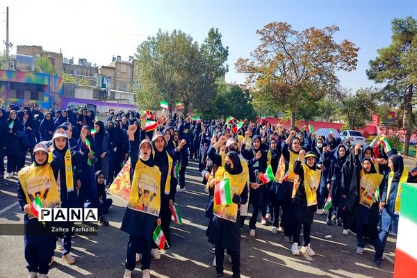 دهه دانش‌آموز فرصتی برای برپایی جشن‌های مختلف در مدارس