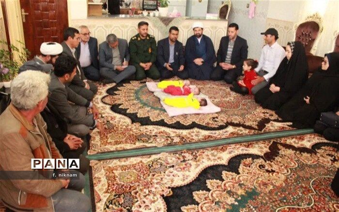 دیدار مسئولین خراسان شمالی با خانواده سه قلوها در شهرستان فاروج