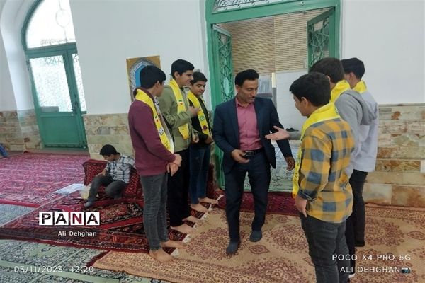 حضور اعضای سازمان دانش‌آموزی جعفریه و دستجرد در نماز جمعه