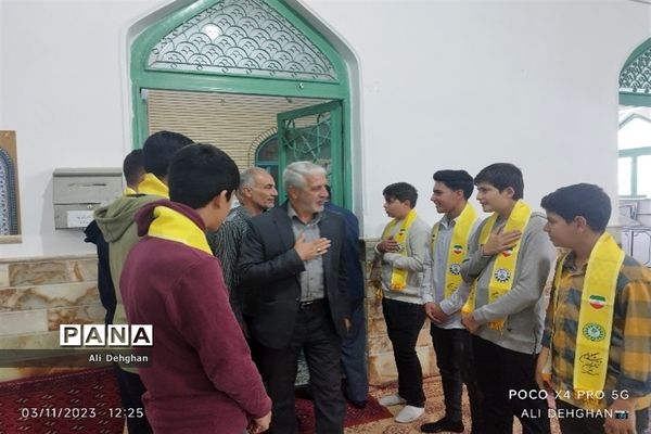 حضور اعضای سازمان دانش‌آموزی جعفریه و دستجرد در نماز جمعه