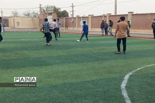 برگزاری مسابقه دانش‌آموزی در دبیرستان شهید طباطبایی جوادآباد
