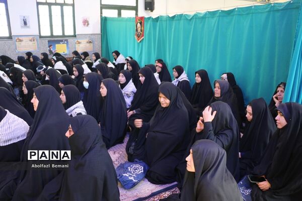 اعزام نخستین کاروان راهیان نور دانش‌آموزی قم به مناطق عملیاتی جنوب