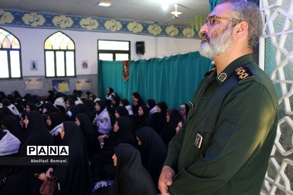 اعزام نخستین کاروان راهیان نور دانش‌آموزی قم به مناطق عملیاتی جنوب