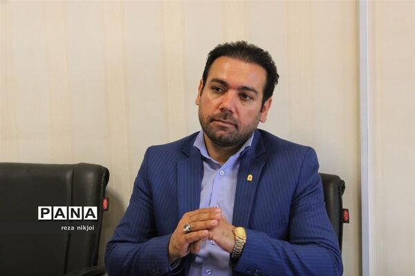 آیین اهدا ابلاغ کمیته همکاری‌های آموزش و پرورش و حوزه علمیه ناحیه یک بهارستان