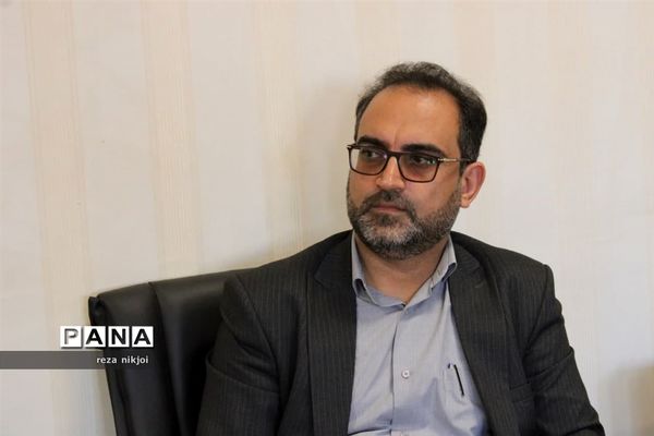 آیین اهدا ابلاغ کمیته همکاری‌های آموزش و پرورش و حوزه علمیه ناحیه یک بهارستان