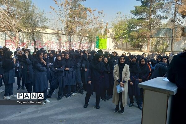 برگزاری انتخابات شهردار مدرسه با هدف افزایش مشارکت پذیری و کسب تجربه دانش‌آموزان در مدرسه حدیث کساء ناحیه یک شهرری