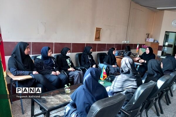 برگزاری انتخابات شهردار مدرسه با هدف افزایش مشارکت پذیری و کسب تجربه دانش‌آموزان در مدرسه حدیث کساء ناحیه یک شهرری