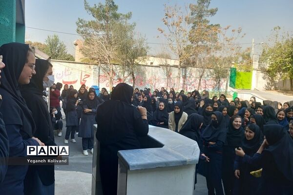برگزاری انتخابات شهردار مدرسه با هدف افزایش مشارکت پذیری و کسب تجربه دانش‌آموزان در مدرسه حدیث کساء ناحیه یک شهرری