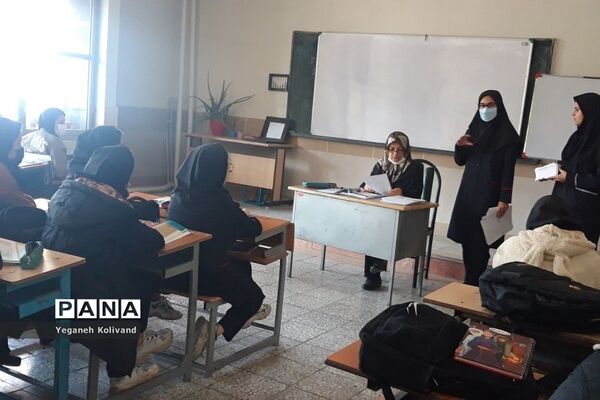 برگزاری انتخابات شهردار مدرسه با هدف افزایش مشارکت پذیری و کسب تجربه دانش‌آموزان در مدرسه حدیث کساء ناحیه یک شهرری