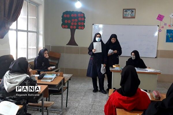 برگزاری انتخابات شهردار مدرسه با هدف افزایش مشارکت پذیری و کسب تجربه دانش‌آموزان در مدرسه حدیث کساء ناحیه یک شهرری