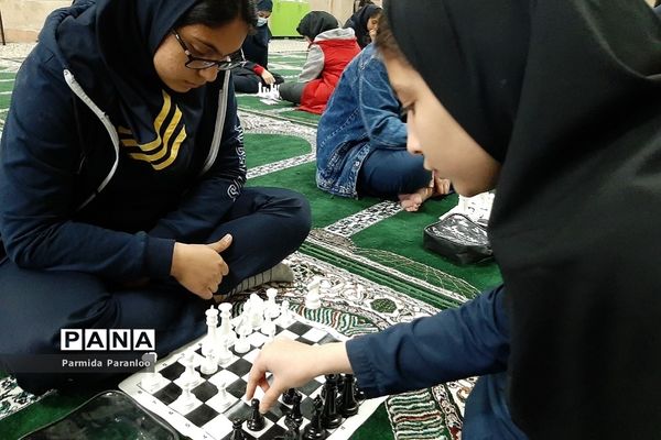 برگزاری مسابقه شطرنج در دبیرستان نشاط بهارستان ۲