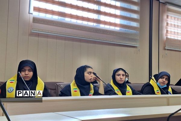 نشست منتخبین سازمان دانش‌آموزی  البرز با مشاور استاندار