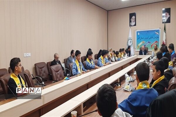 نشست منتخبین سازمان دانش‌آموزی  البرز با مشاور استاندار