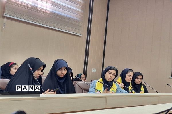 نشست منتخبین سازمان دانش‌آموزی  البرز با مشاور استاندار