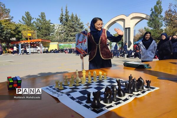 آیین آغاز مسابقات ورزشی دانش‌آموزان سراسر کشور در دبیرستان آرمینه مصلی نژاد