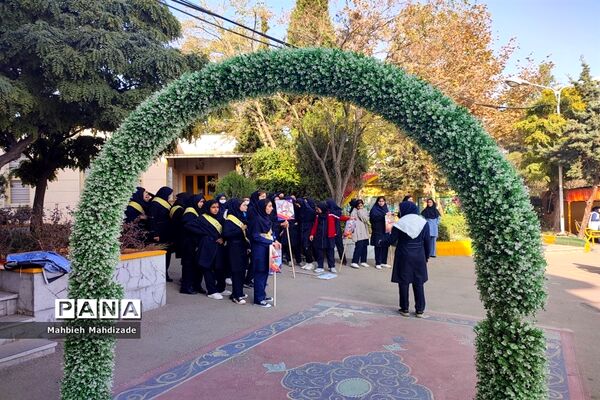 آیین آغاز مسابقات ورزشی دانش‌آموزان سراسر کشور در دبیرستان آرمینه مصلی نژاد