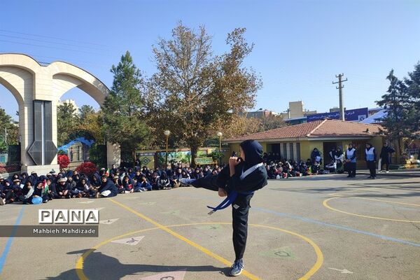 آیین آغاز مسابقات ورزشی دانش‌آموزان سراسر کشور در دبیرستان آرمینه مصلی نژاد