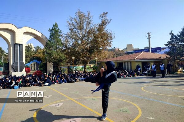 آیین آغاز مسابقات ورزشی دانش‌آموزان سراسر کشور در دبیرستان آرمینه مصلی نژاد