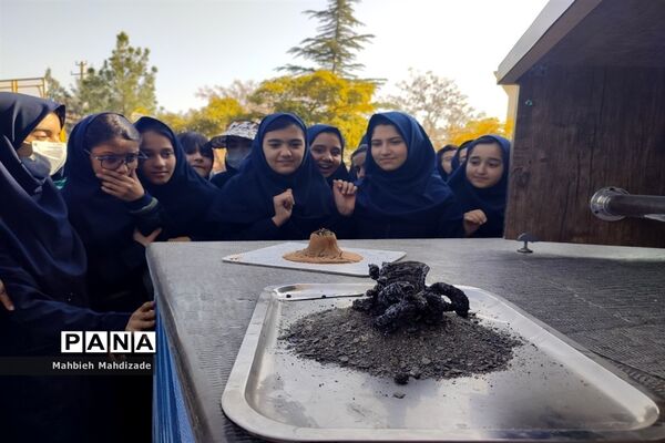 آیین آغاز مسابقات ورزشی دانش‌آموزان سراسر کشور در دبیرستان آرمینه مصلی نژاد