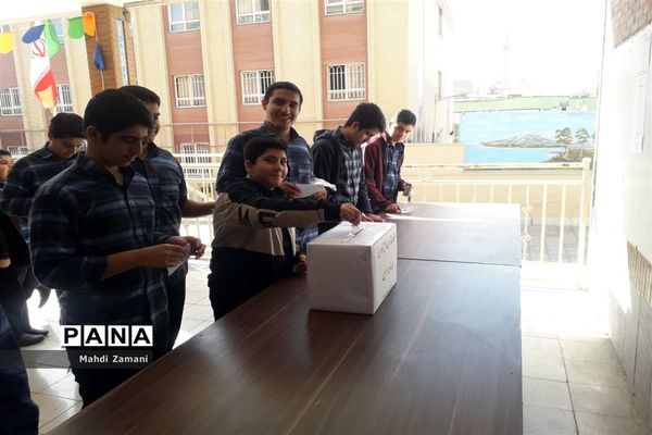 انتخابات شورای دانش‌آموزی در دبیرستان نمونه دولتی مبین ناحیه 3