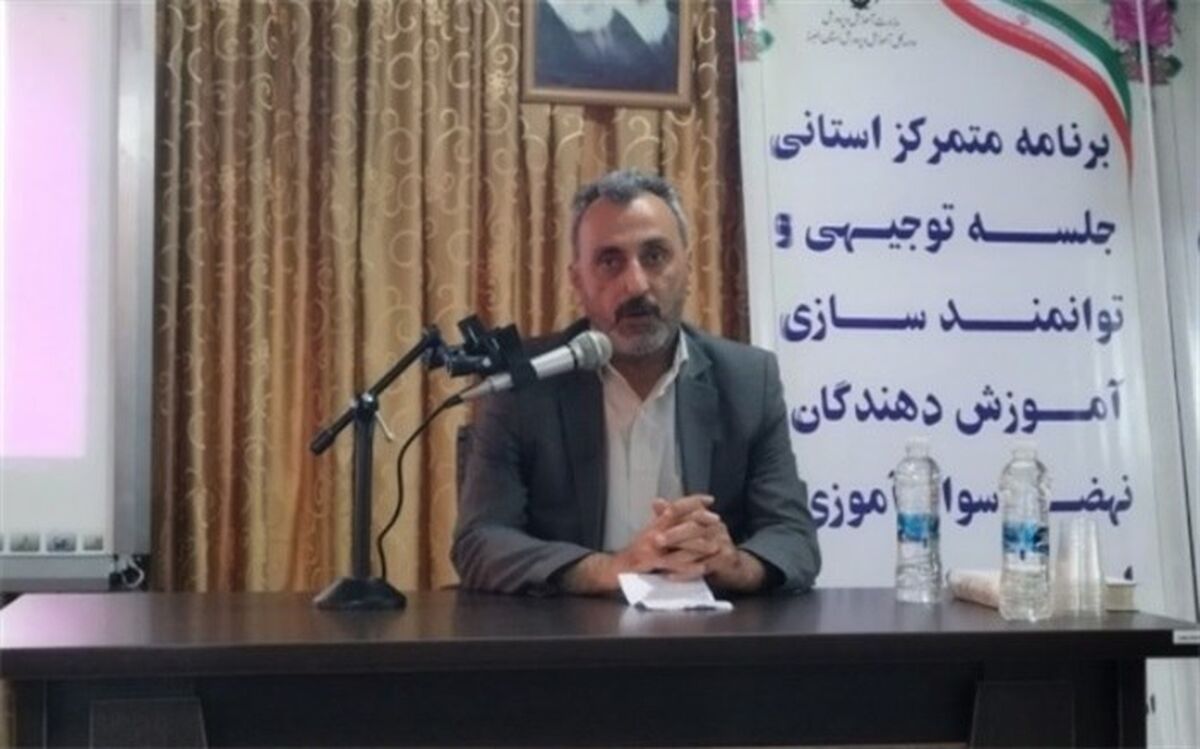 آموزش دهندگان در ریشه کنی بی سوادی نقش اصلی و اساسی را ایفا می کنند