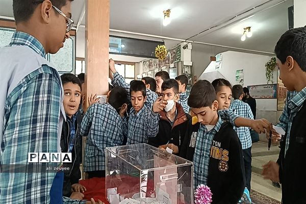 انتخابات شورای دانش‌آموزی در مدرسه شاهد حضرت مهدی مشهد